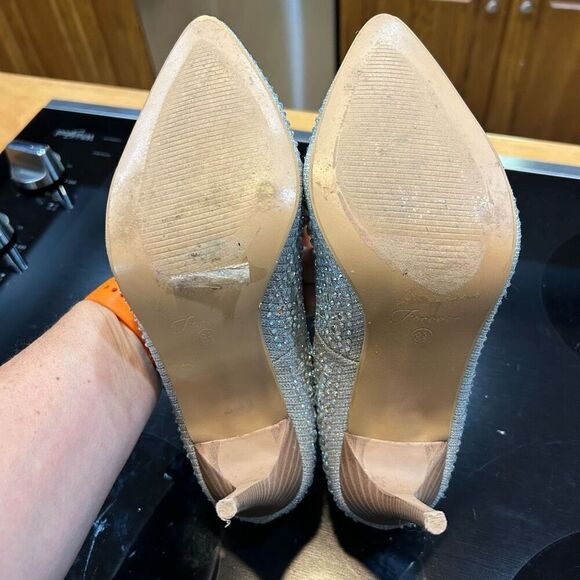 Forever 21 rhinestone studded 4” heels pointed toe size 8.5 - Picture 7 of 7